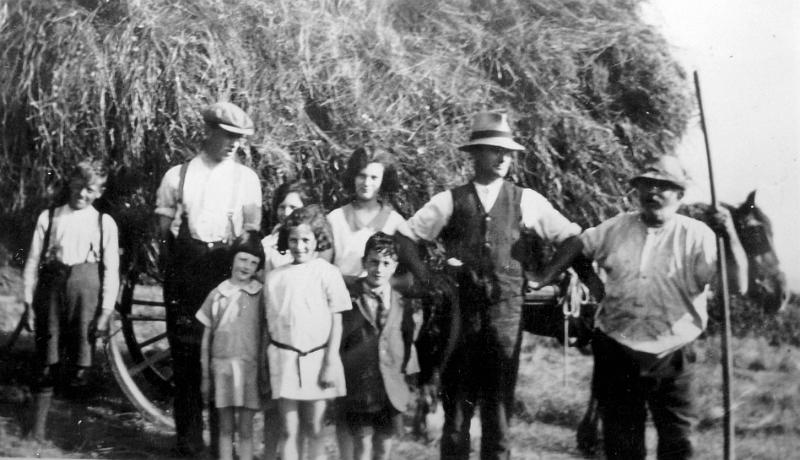 Harvest Group at Mearbeck.JPG - Harvest Group at Mearbeck, the Cook family with Jack Nixon 2nd left & irishmen on right.  (Date not known) 